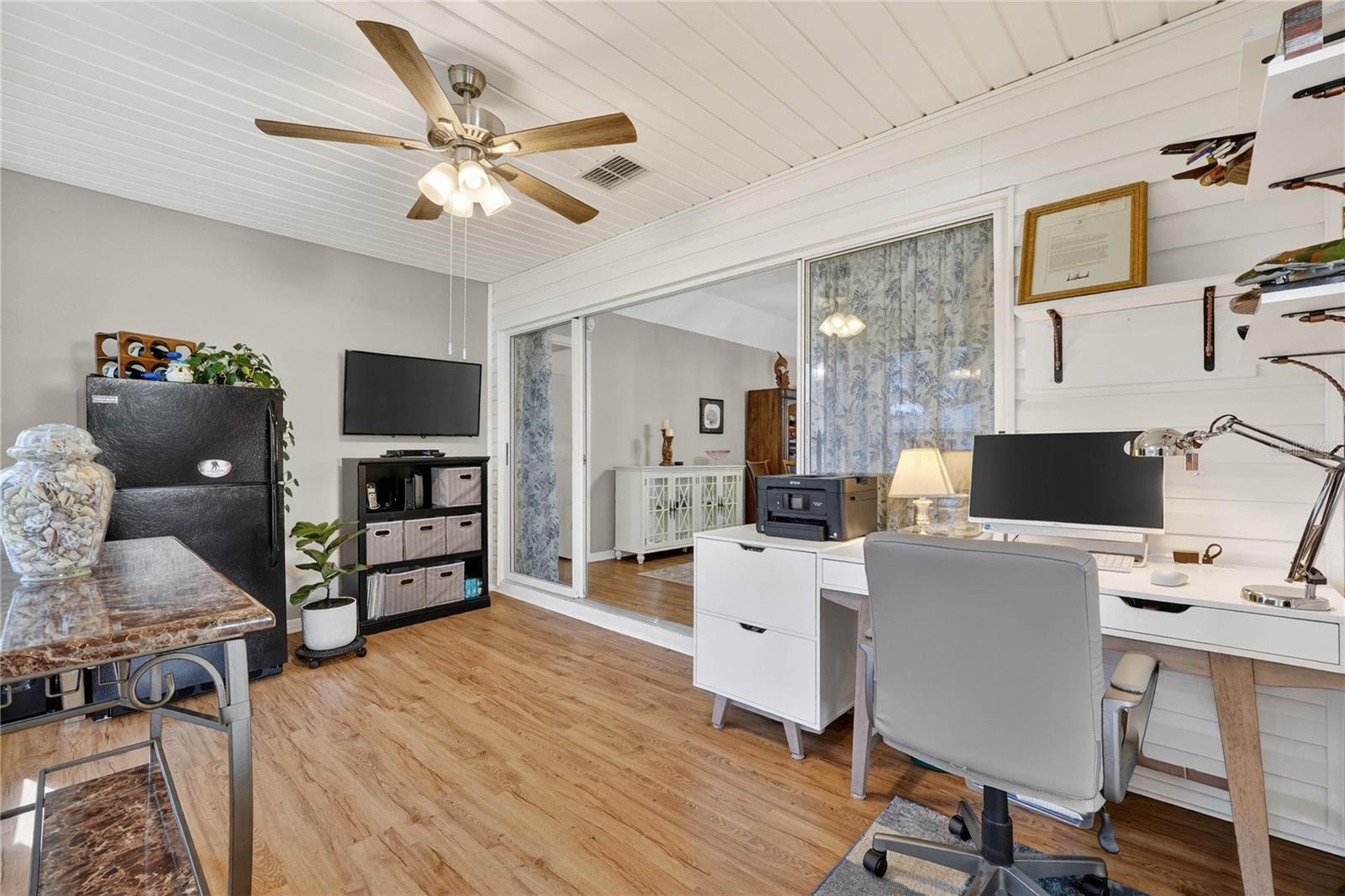 COLONNADES PH 03 - Residential