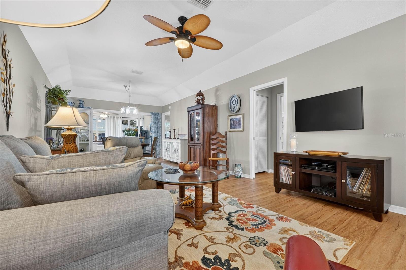 COLONNADES PH 03 - Residential