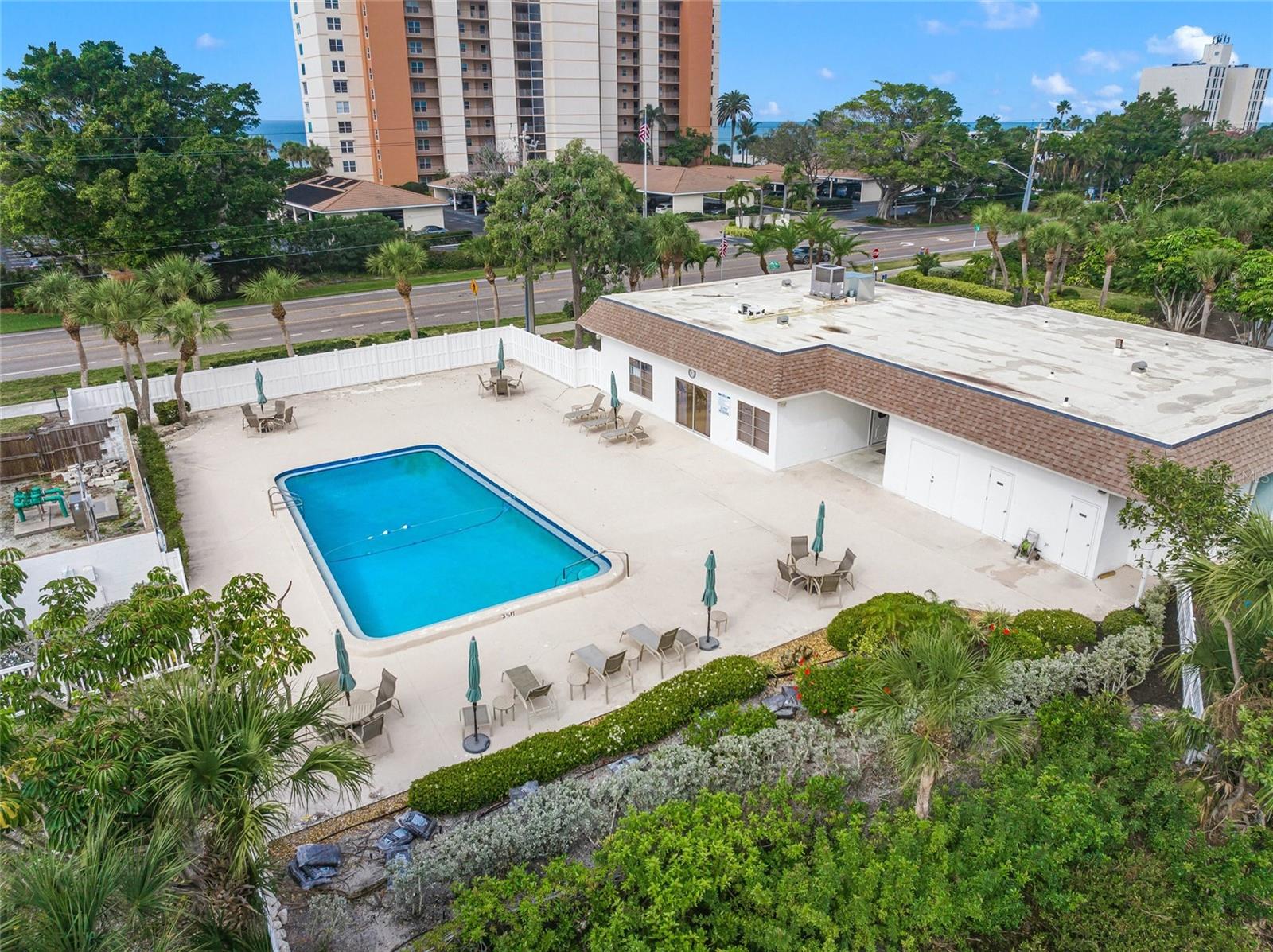 SUTTON PLACE - Residential