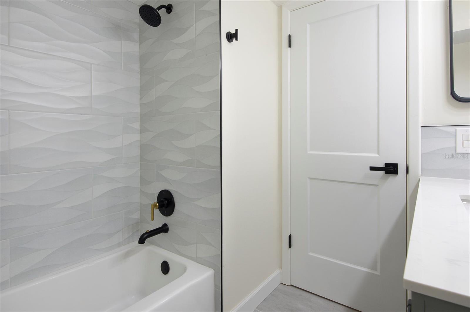 PARKWOOD CONDO - Residential