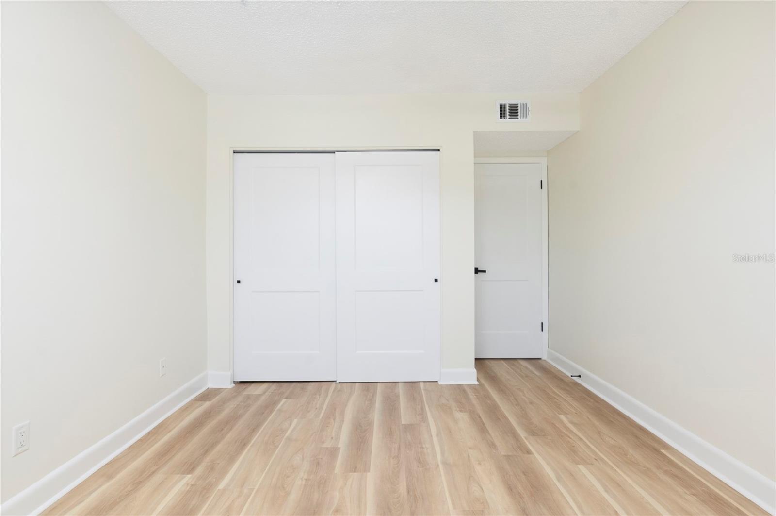 PARKWOOD CONDO - Residential