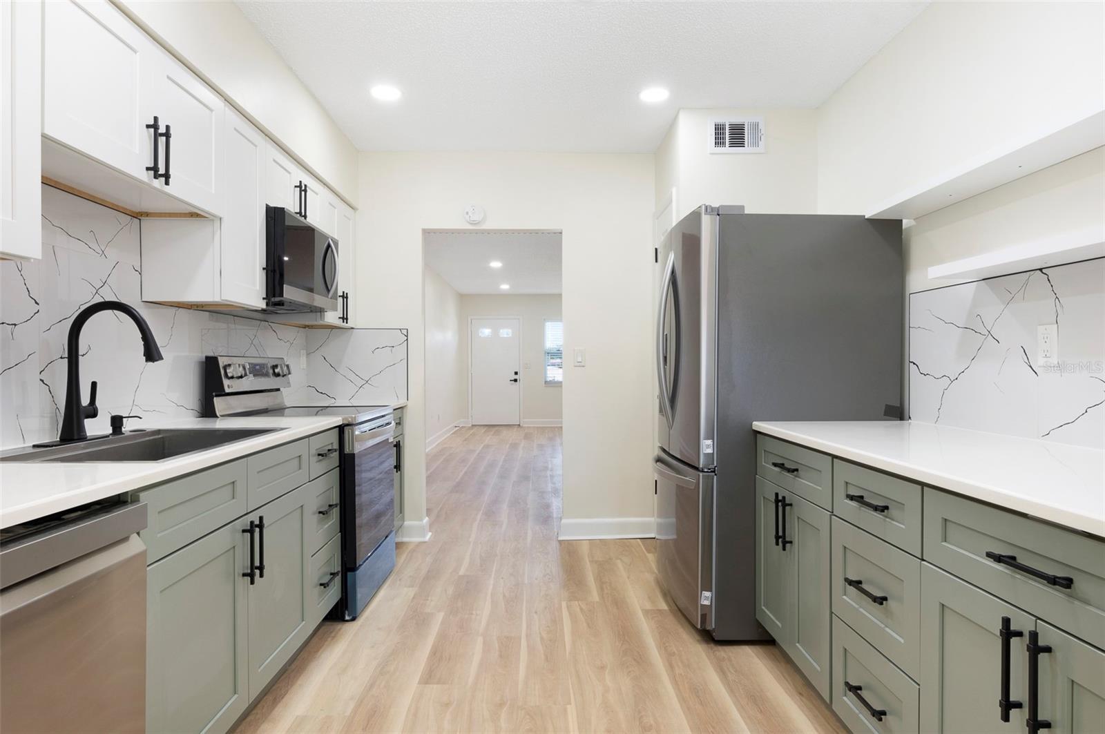 PARKWOOD CONDO - Residential