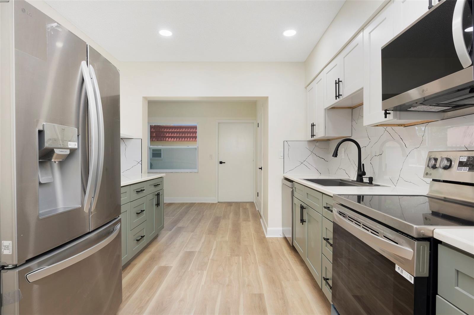 PARKWOOD CONDO - Residential