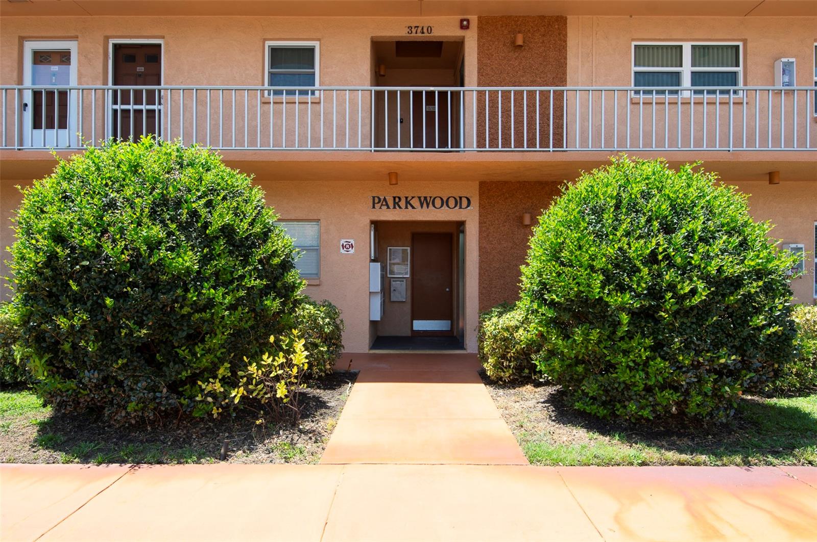 PARKWOOD CONDO - Residential
