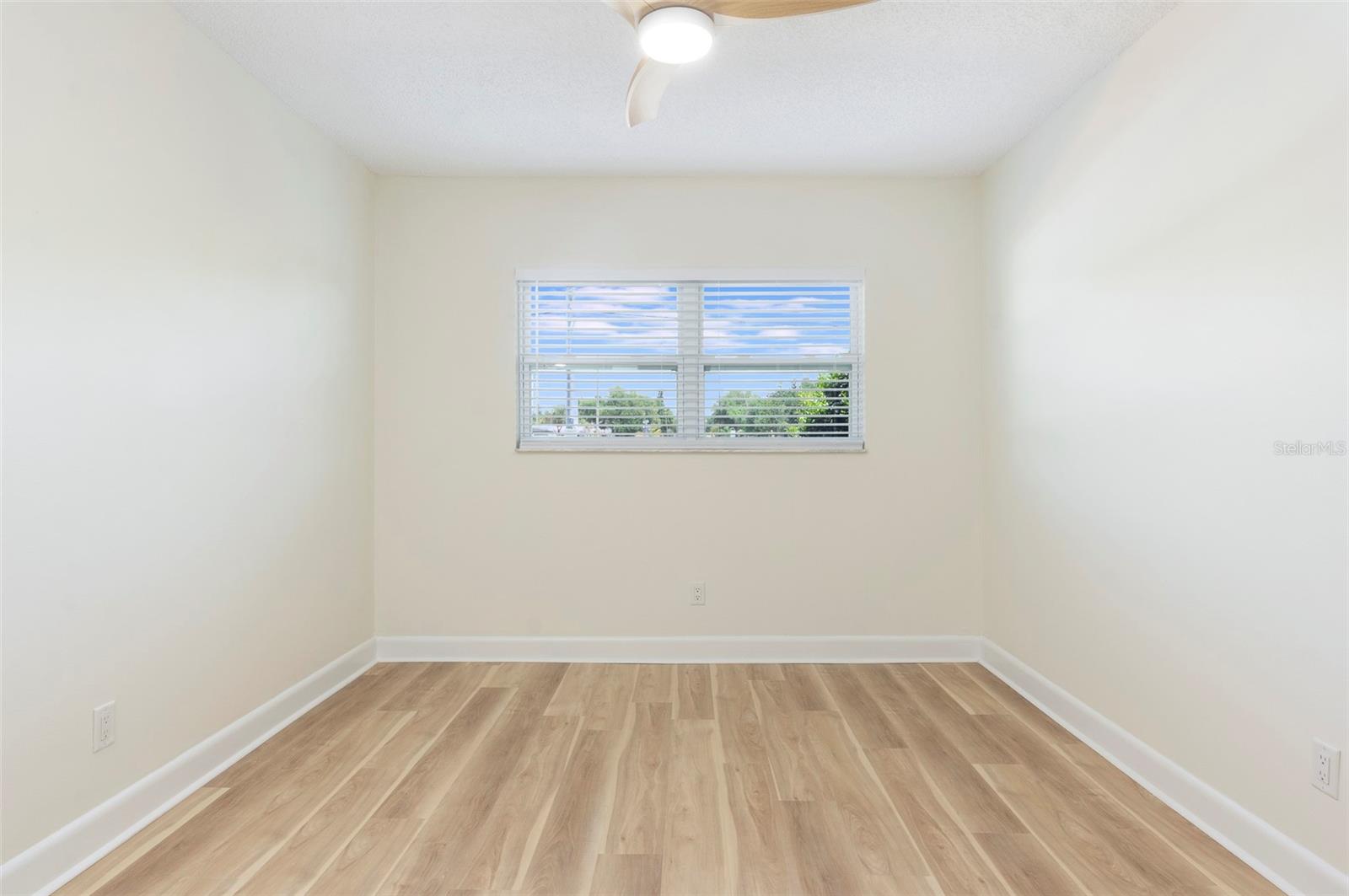 PARKWOOD CONDO - Residential