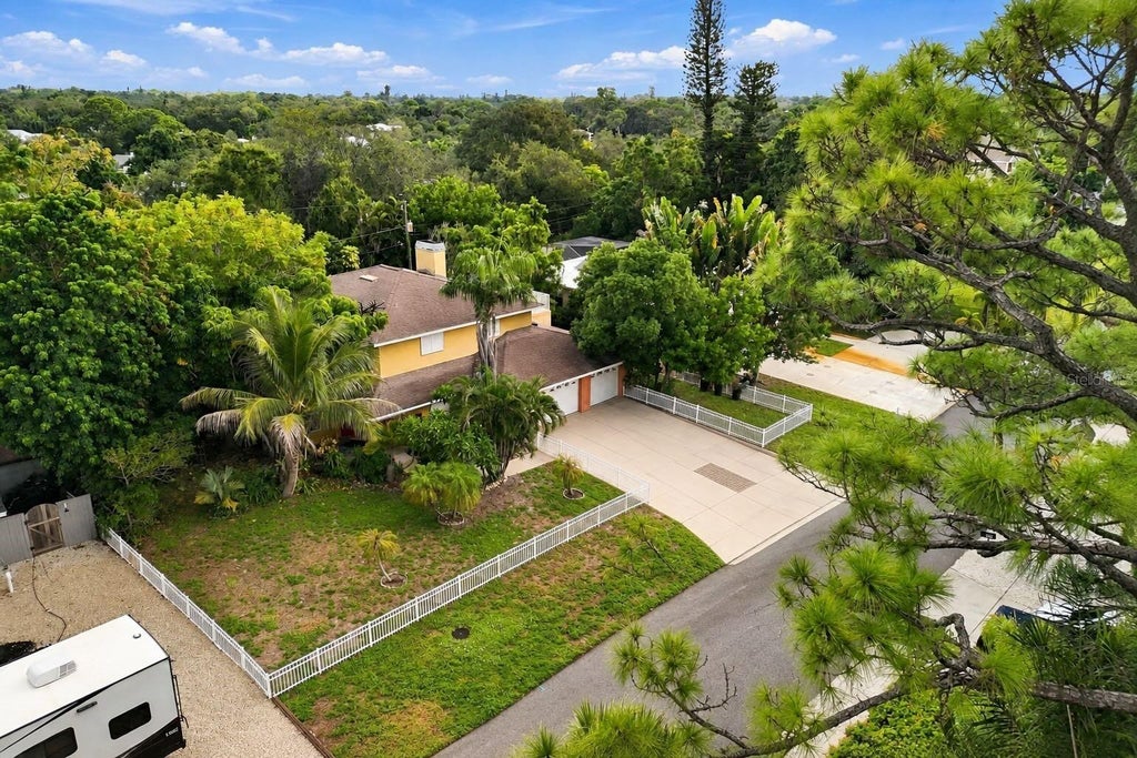 Photo of 2429 Whippoorwill Circle, Sarasota, FL 34231 (MLS # A4707309)