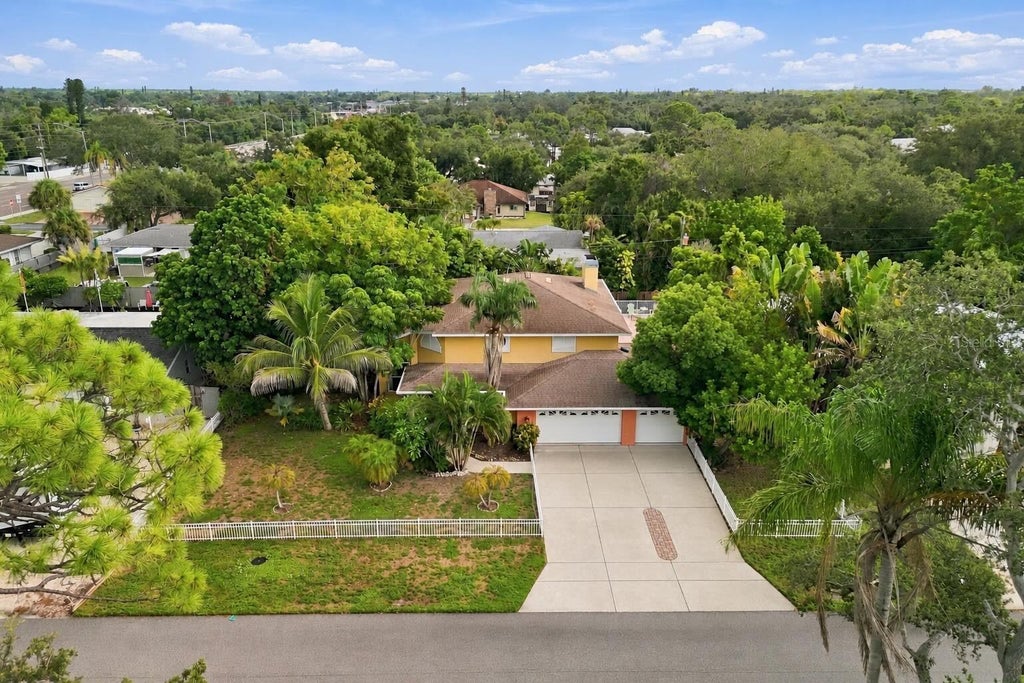 Photo of 2429 Whippoorwill Circle, Sarasota, FL 34231 (MLS # A4707309)
