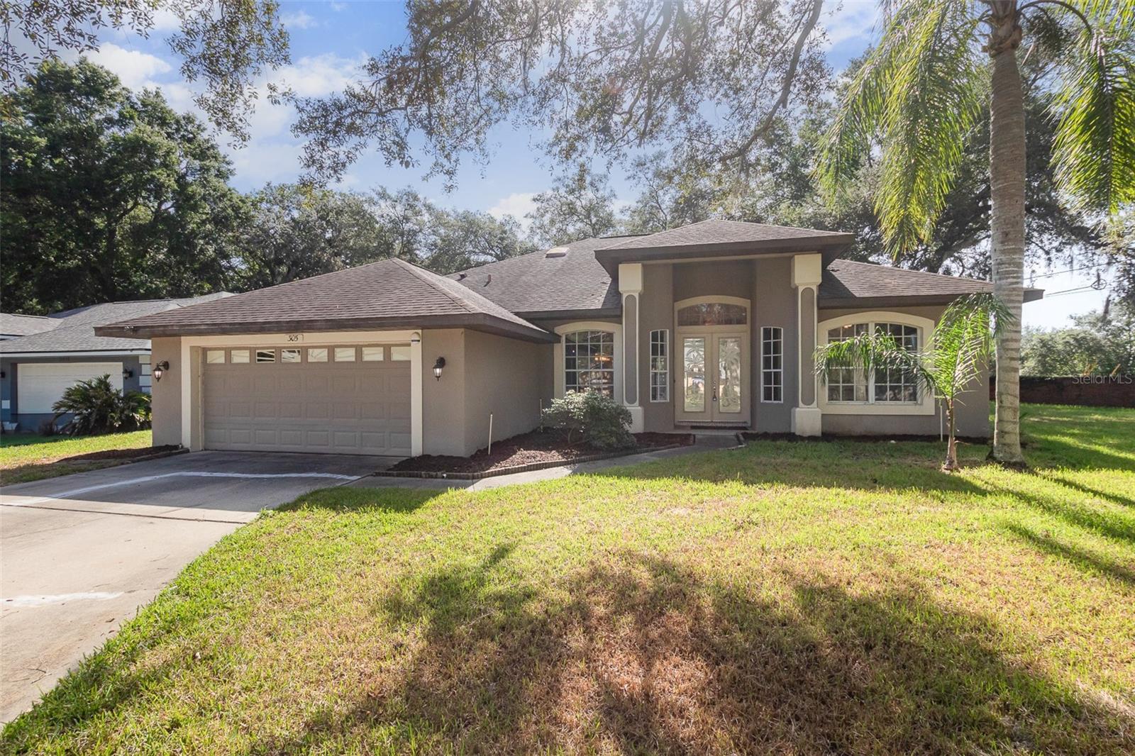 305 SUN OAKS COURT