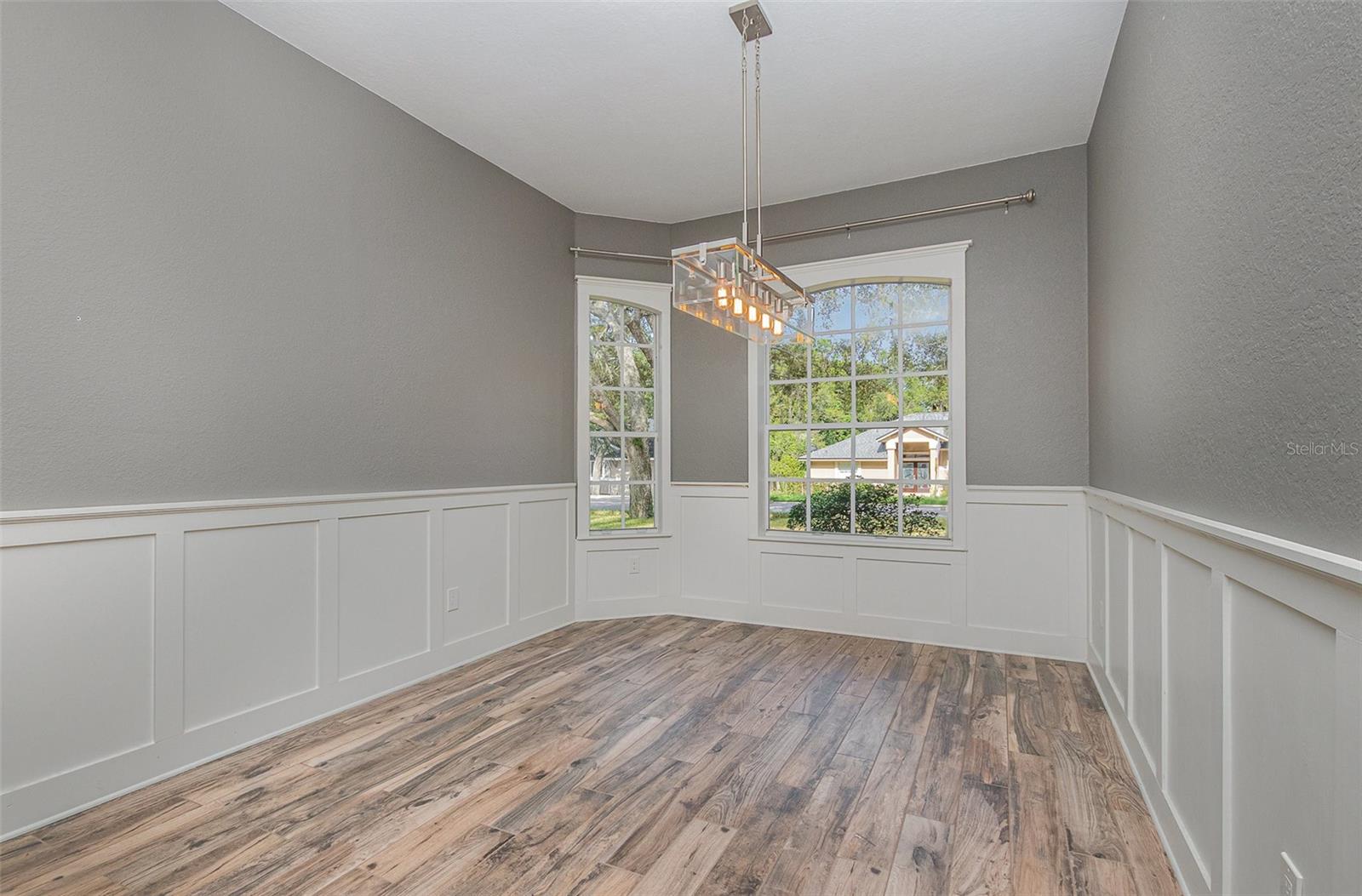 305 SUN OAKS COURT