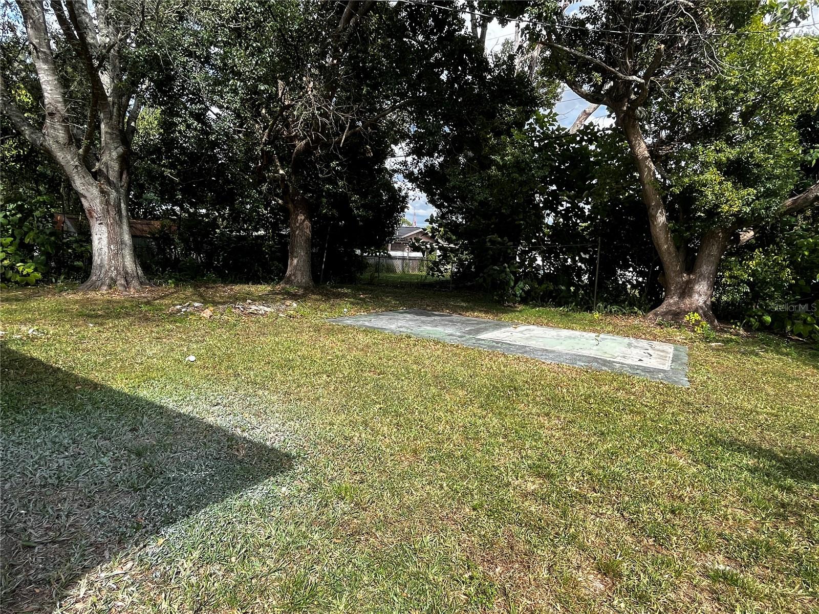 BEVERLY HILLS UNIT 03 - Residential Lease