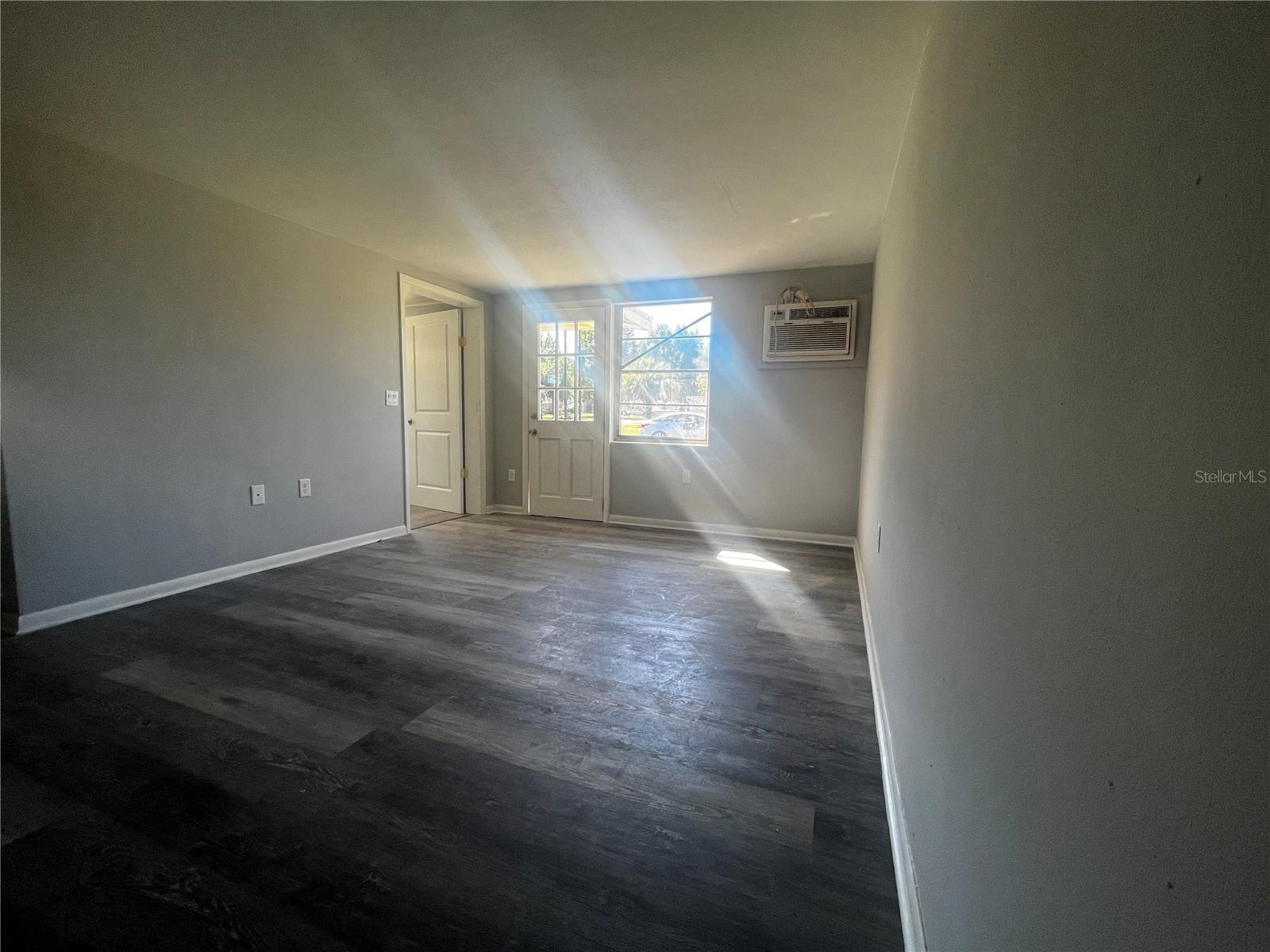 BEVERLY HILLS UNIT 03 - Residential Lease