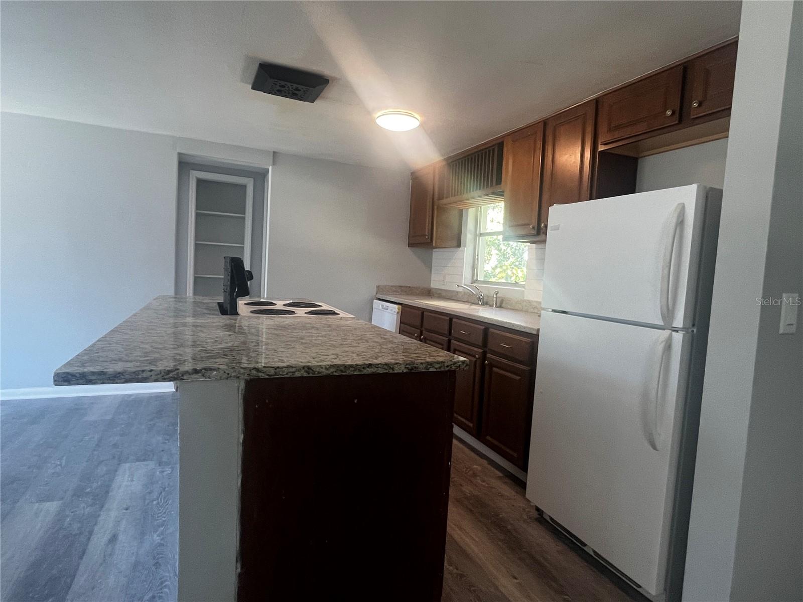 BEVERLY HILLS UNIT 03 - Residential Lease