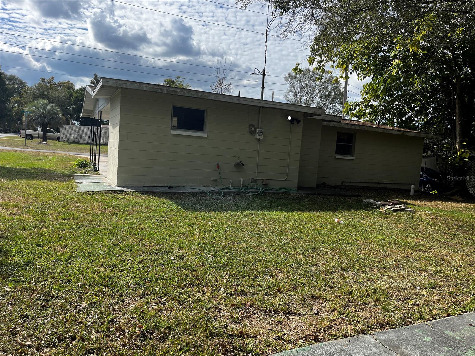 BEVERLY HILLS UNIT 03 - Residential Lease