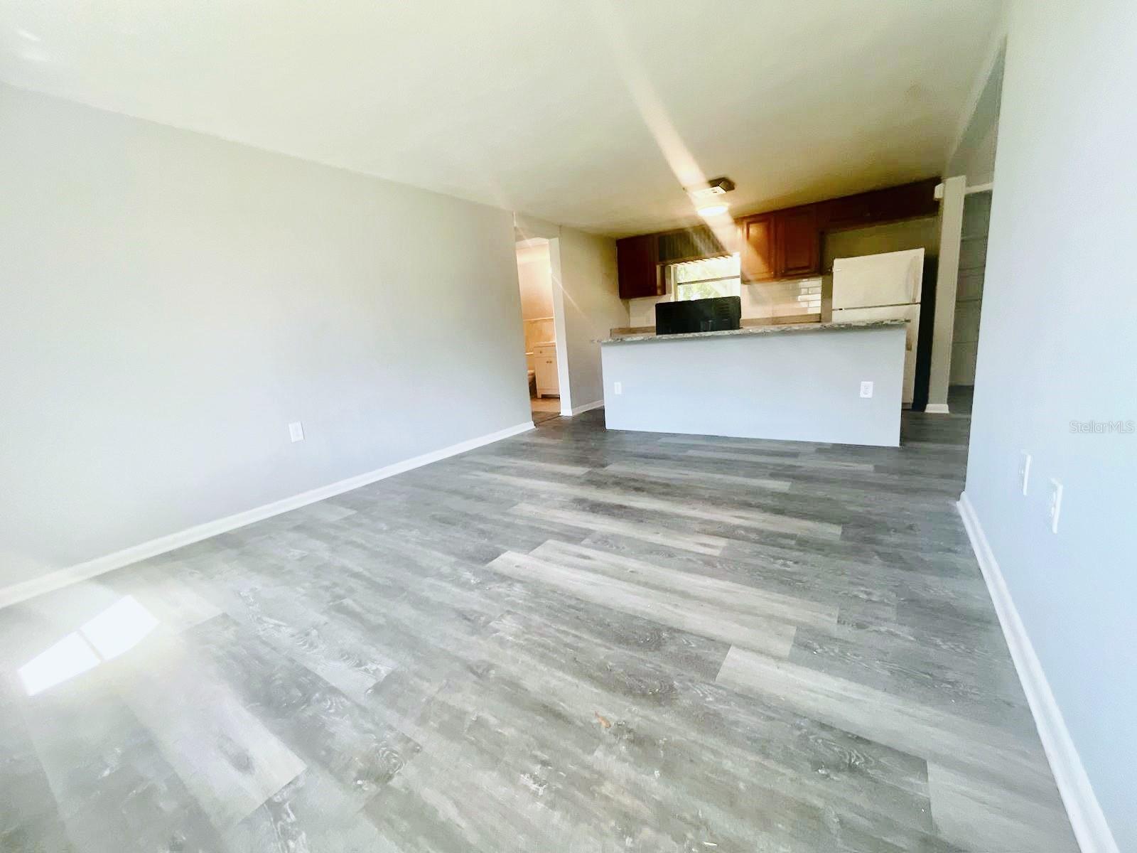 BEVERLY HILLS UNIT 03 - Residential Lease