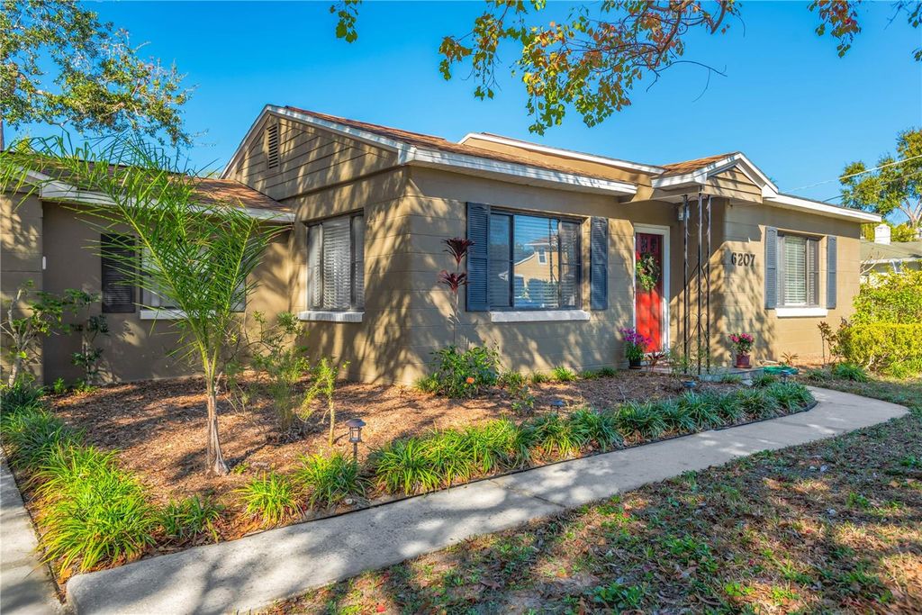 Photo of 6207 S Kelly Road, Tampa, FL 33611 (MLS # TB8456641)