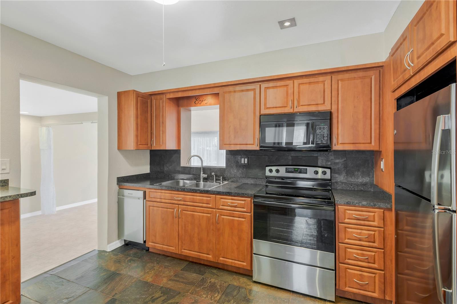 BAYHILL ESTATES - Residential