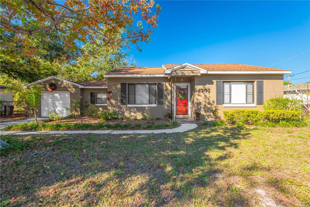 Photo of 6207 S Kelly Road, Tampa, FL 33611 (MLS # TB8456641)