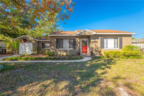 Photo of 6207 S Kelly Road, Tampa, FL 33611 (MLS # TB8456641)