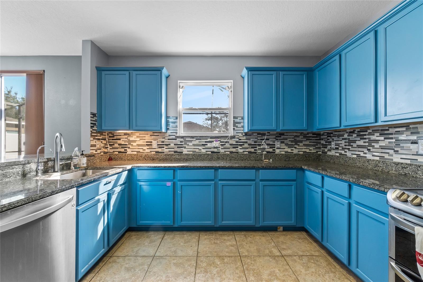 1911 BETSY ROSS LANE