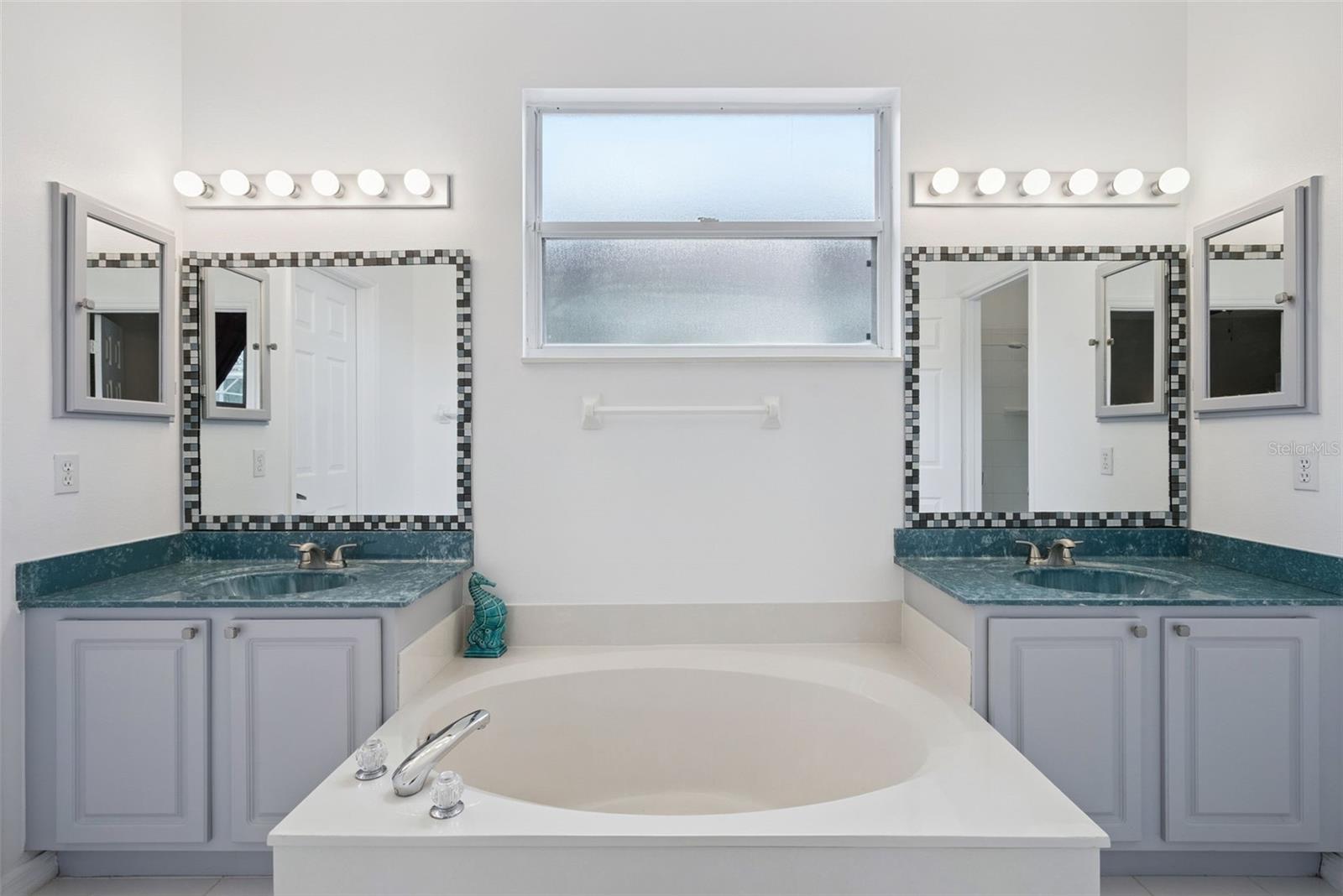 VILLAGES AT KINGSBRIDGE WEST TR C-1 - Residential