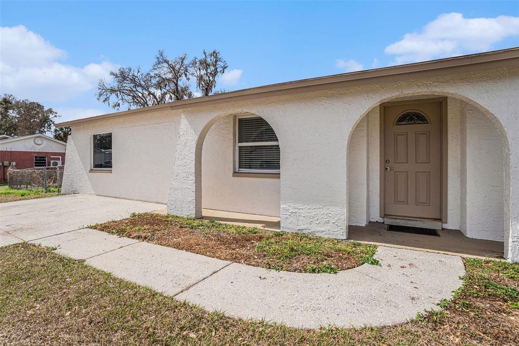 Photo of 2527 Ridgetop Way, Valrico, FL 33594 (MLS # TB8465839)