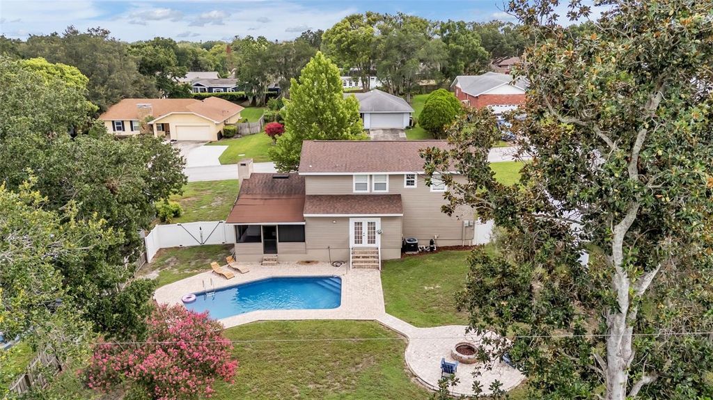 Photo of 1905 Suzanne Lane, Lakeland, FL 33813 (MLS # L4963133)