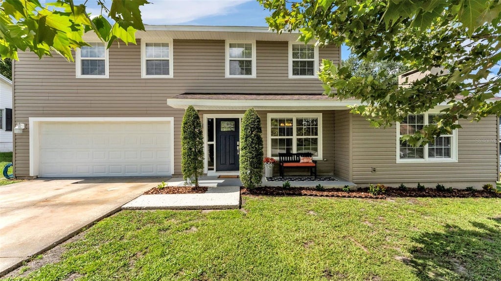 Photo of 1905 Suzanne Lane, Lakeland, FL 33813 (MLS # L4963133)