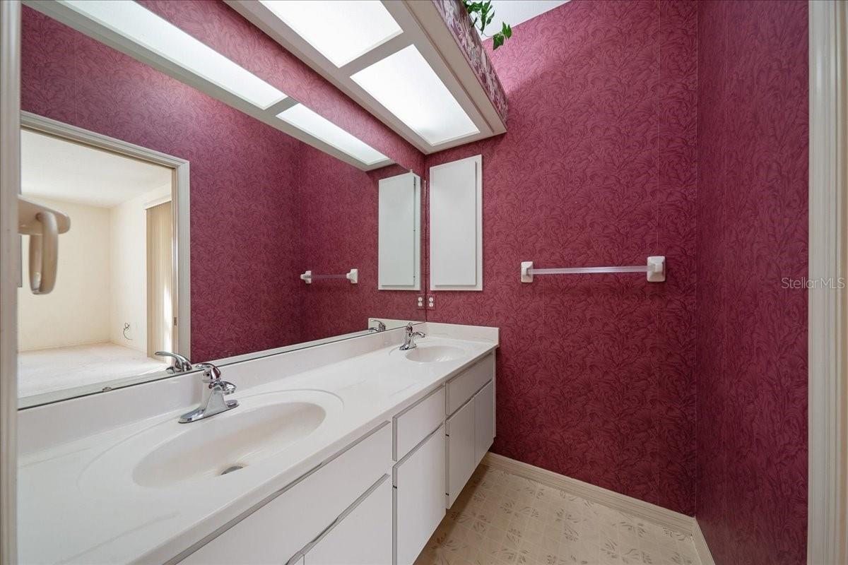 ROYAL OAKS FIRST ADD - Residential