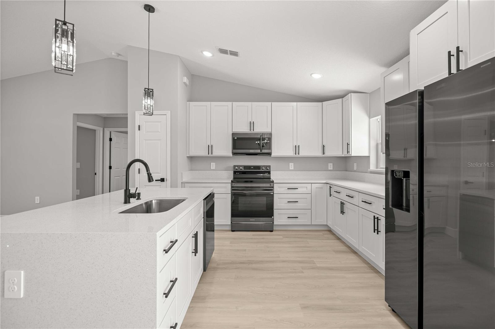 SILVER SPRINGS SHORES UN 24 - Residential