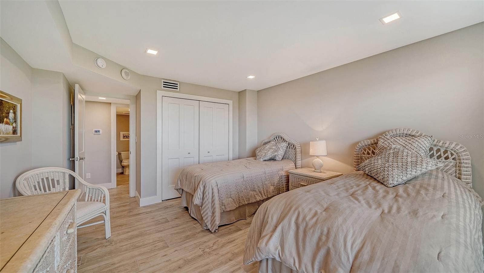 ISLANDER CLUB OF LONGBOAT - Residential