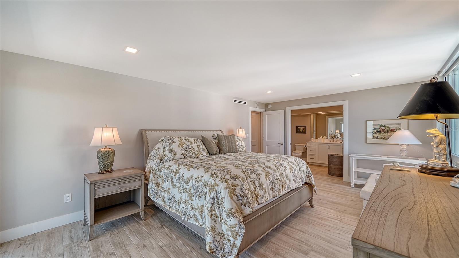 ISLANDER CLUB OF LONGBOAT - Residential