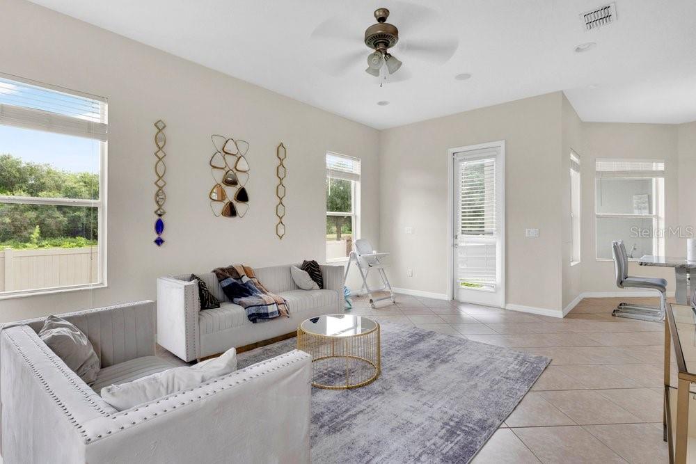 912 HIRE CIRCLE