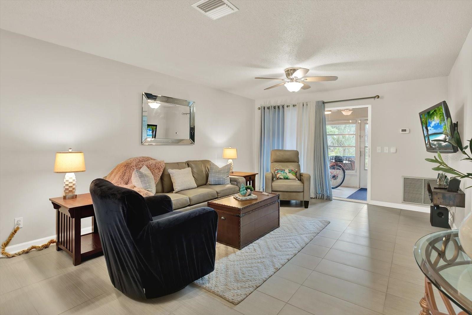 863 DE SOTO COURT 863