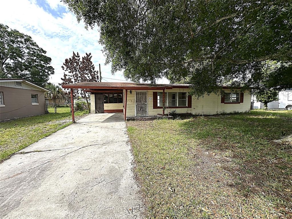 Photo of 2722 W Oak Street, Kissimmee, FL 34741 (MLS # O6408528)