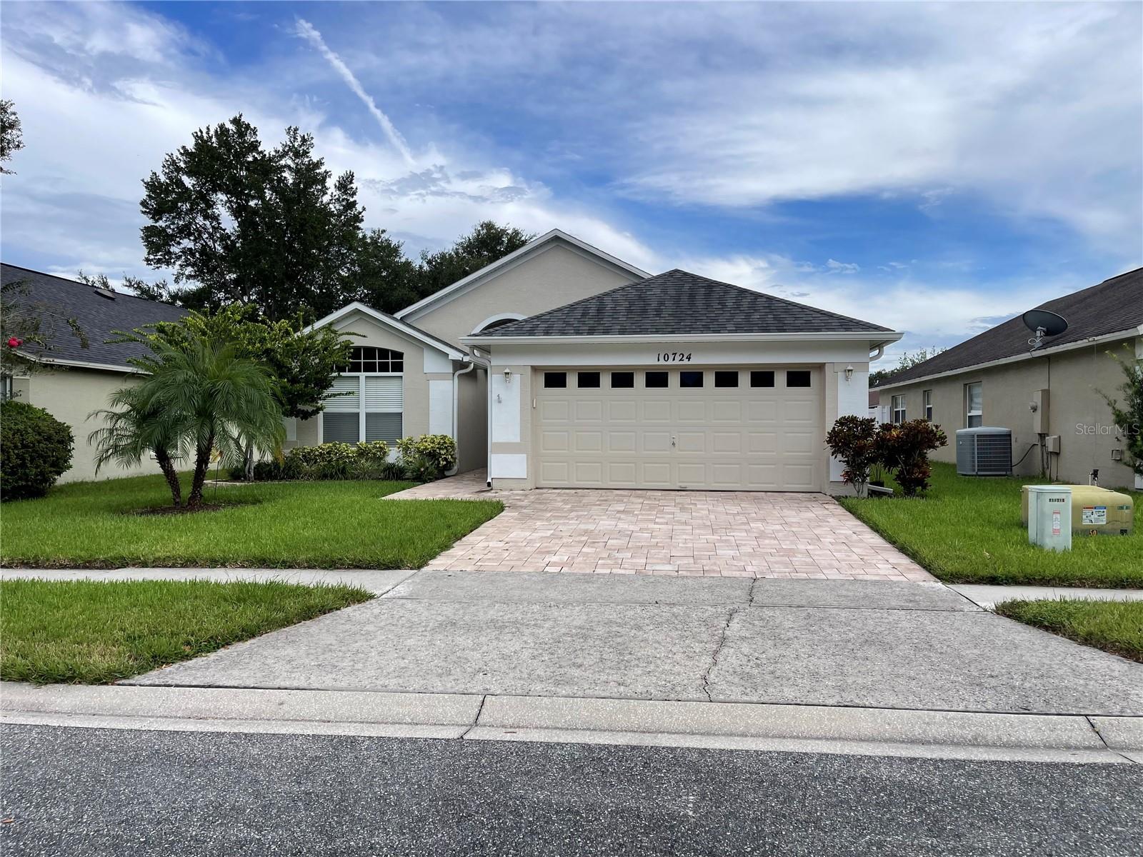 Welcome to this beautiful house , freshly painted inside Ready to Move in ready 3- bedroom and 2 bath , 2 car garage,The spacious floor plan perfect for entertaining and everyday living. Step outside have a private enclosed patio with fence - offering privacy and peaceful retreat. Great location only 17 minutes away from UCF university, 5 minutes from Lockheed Martin, and 9 minutes waterforlakes shopping plaza , Restaurants and hospitals plus schools ..
Don't miss this opportunity
Tenants must have renter insurance
Tenants are responsible for mowing the lawn