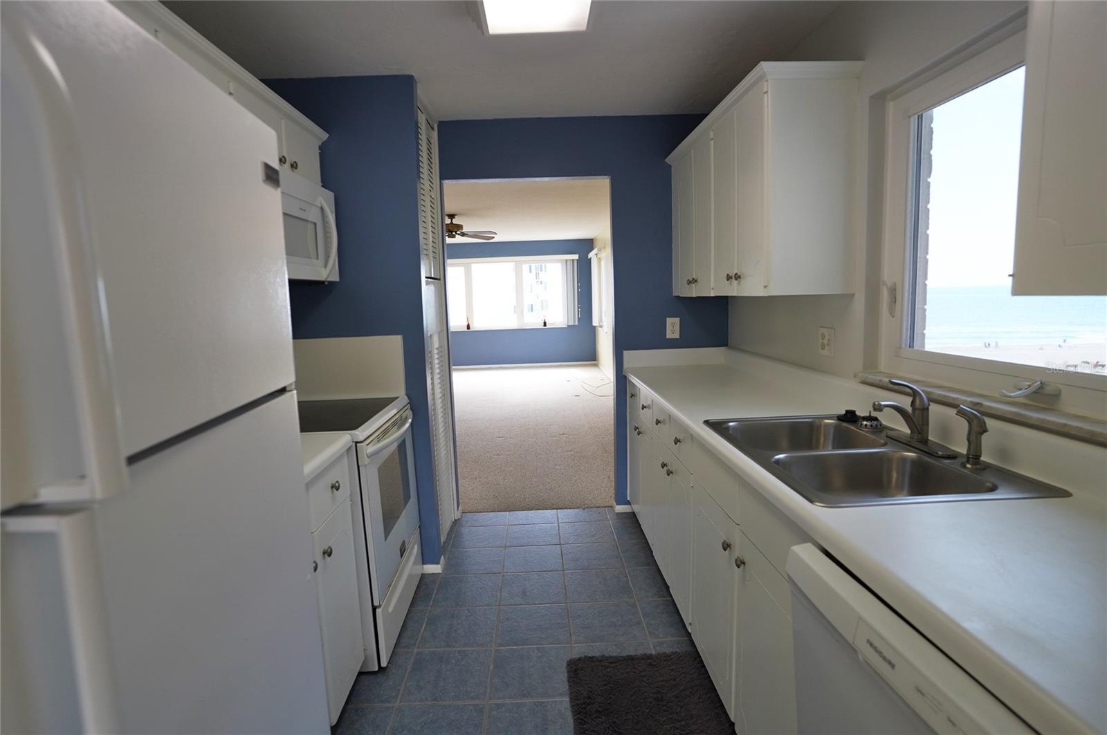 GULF TWIN TOWERS - Residential