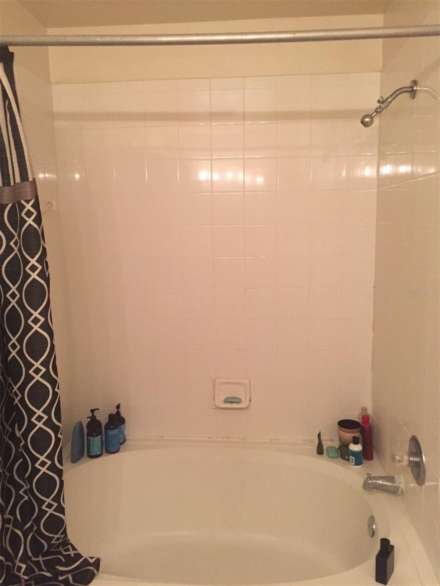 VILLAS AT LAKESIDE A CONDO - Residential Lease