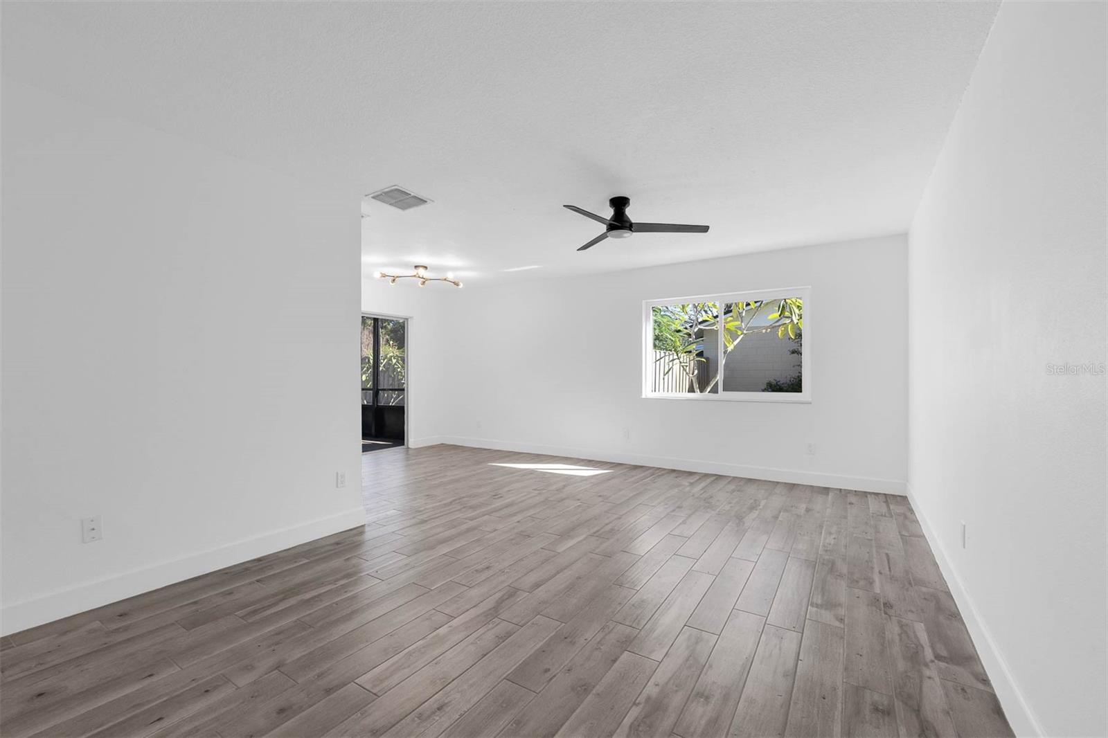 HOWELL BRANCH WOODS - Residential