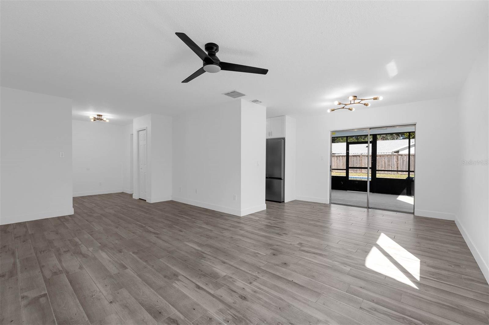 HOWELL BRANCH WOODS - Residential