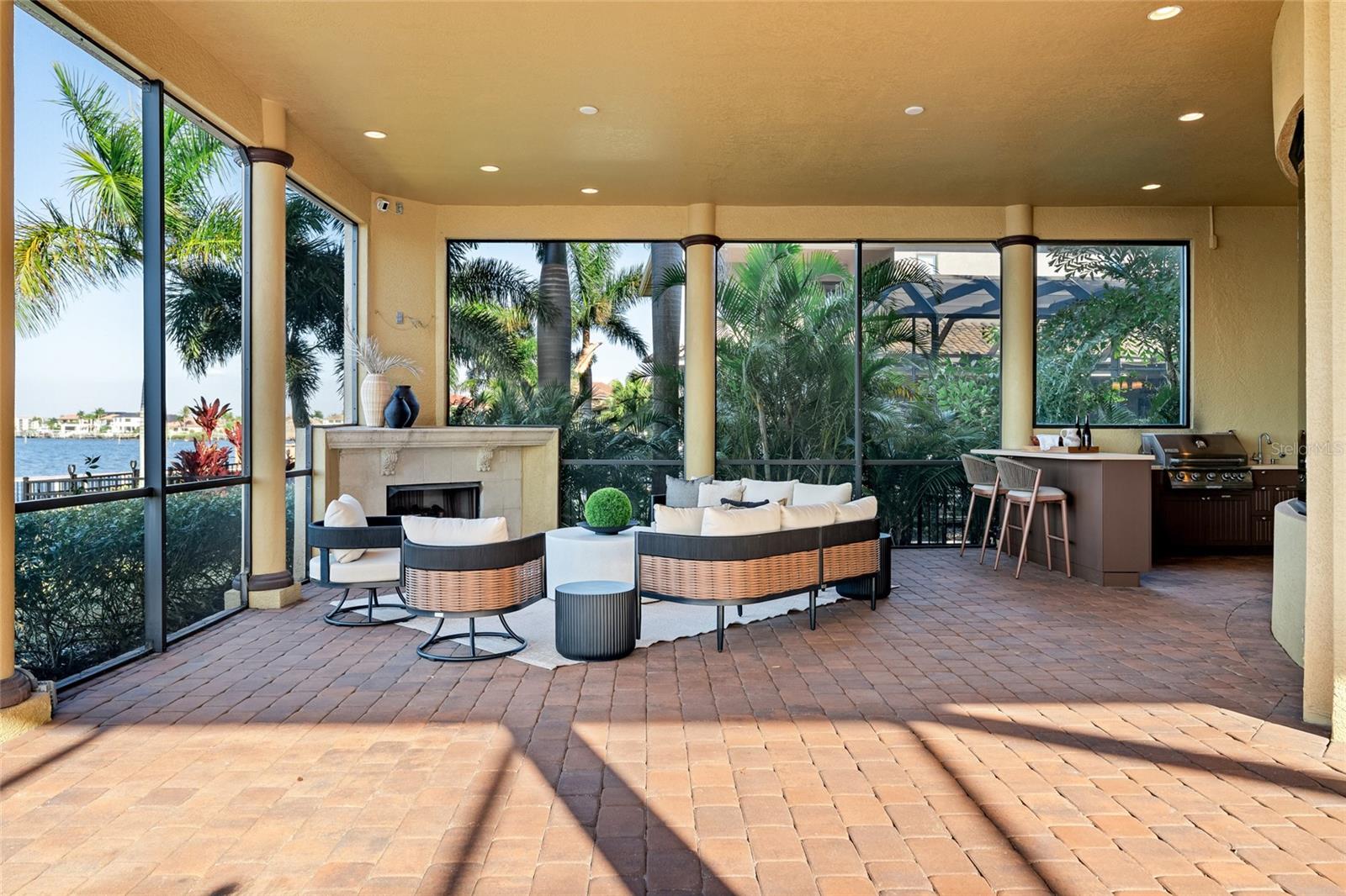 HAWK ISLAND - Residential