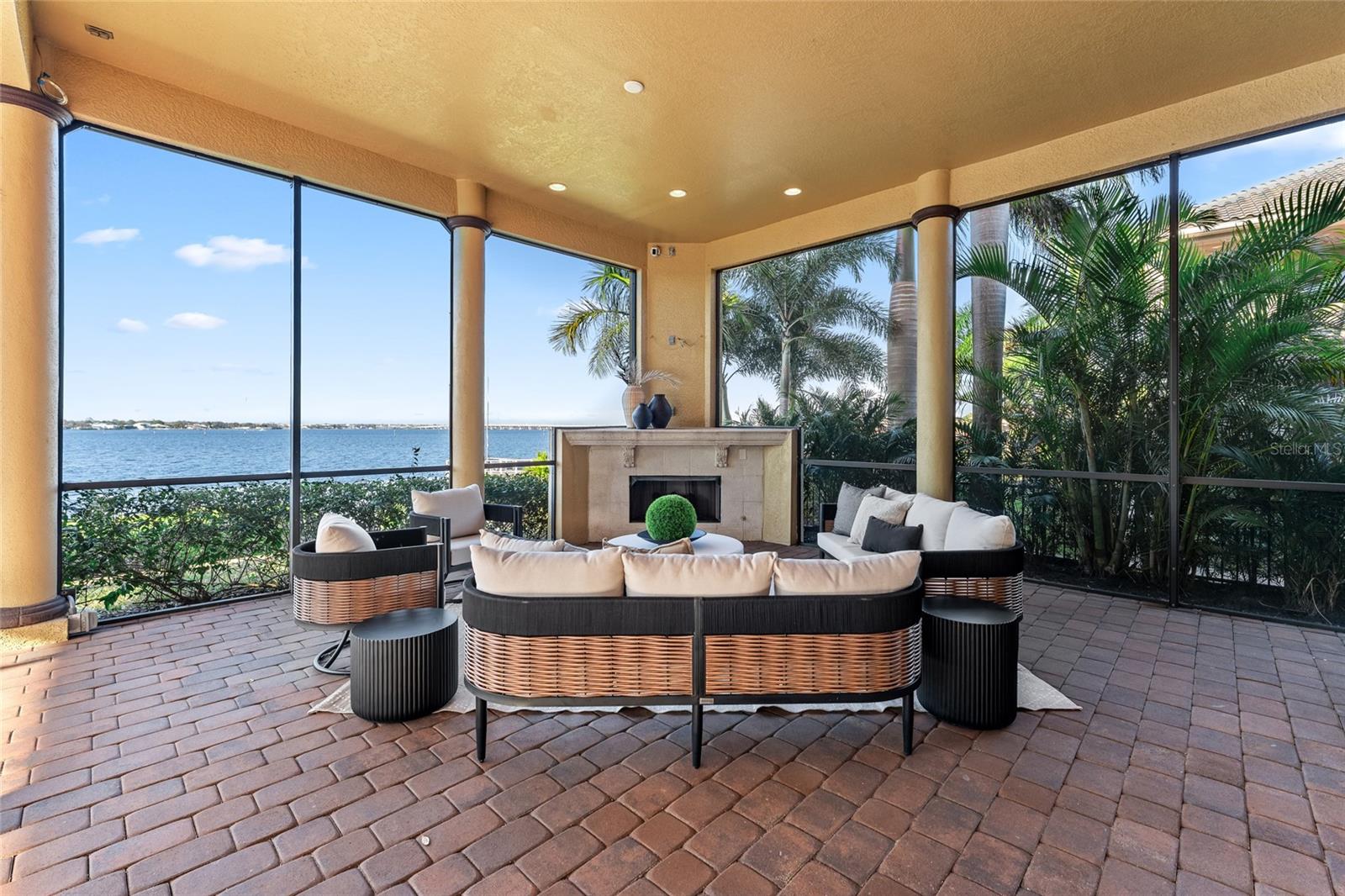 HAWK ISLAND - Residential