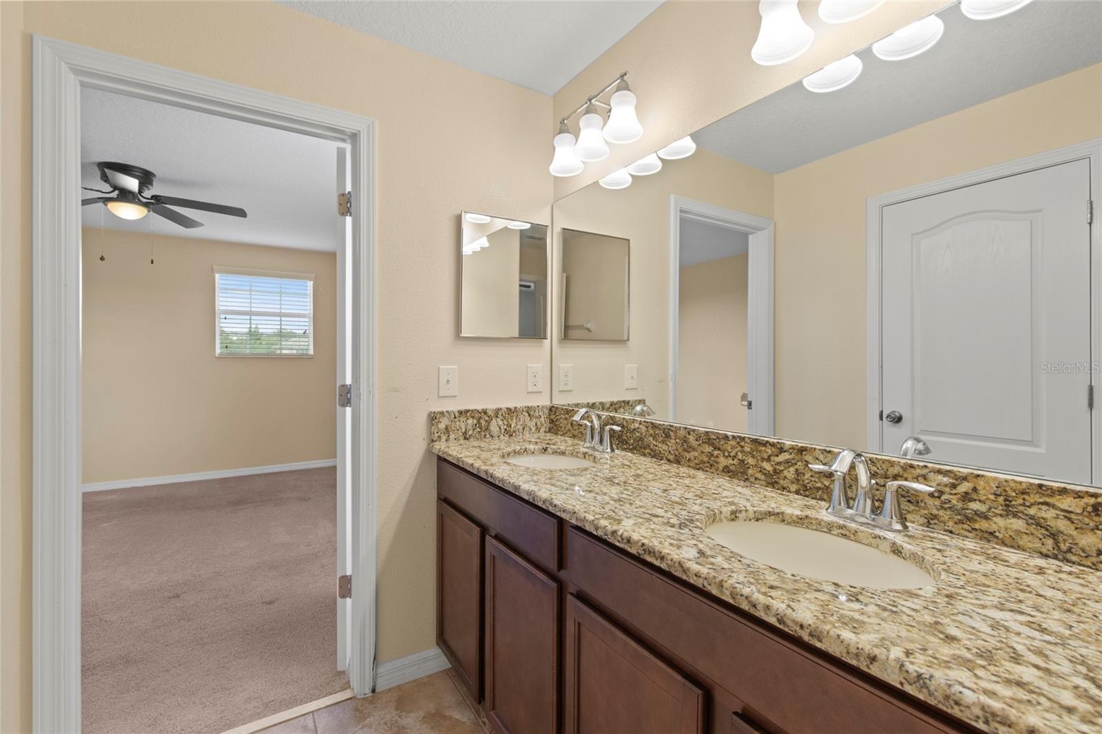 VISTA PALMS - Residential