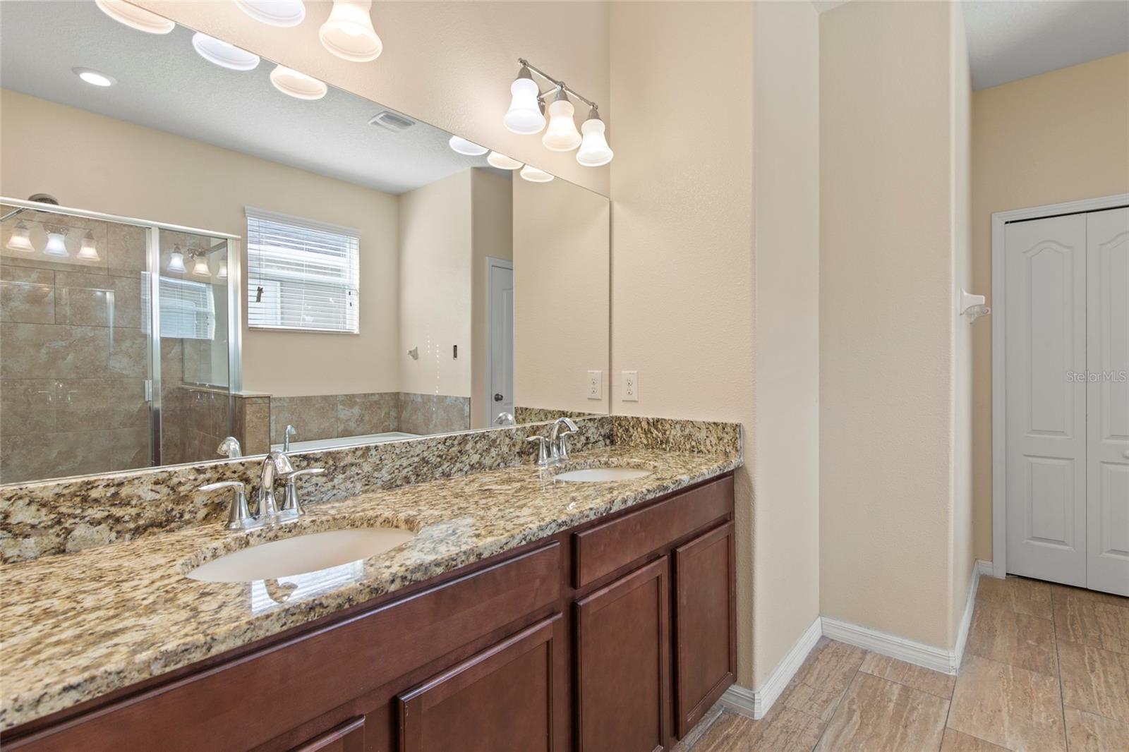 VISTA PALMS - Residential