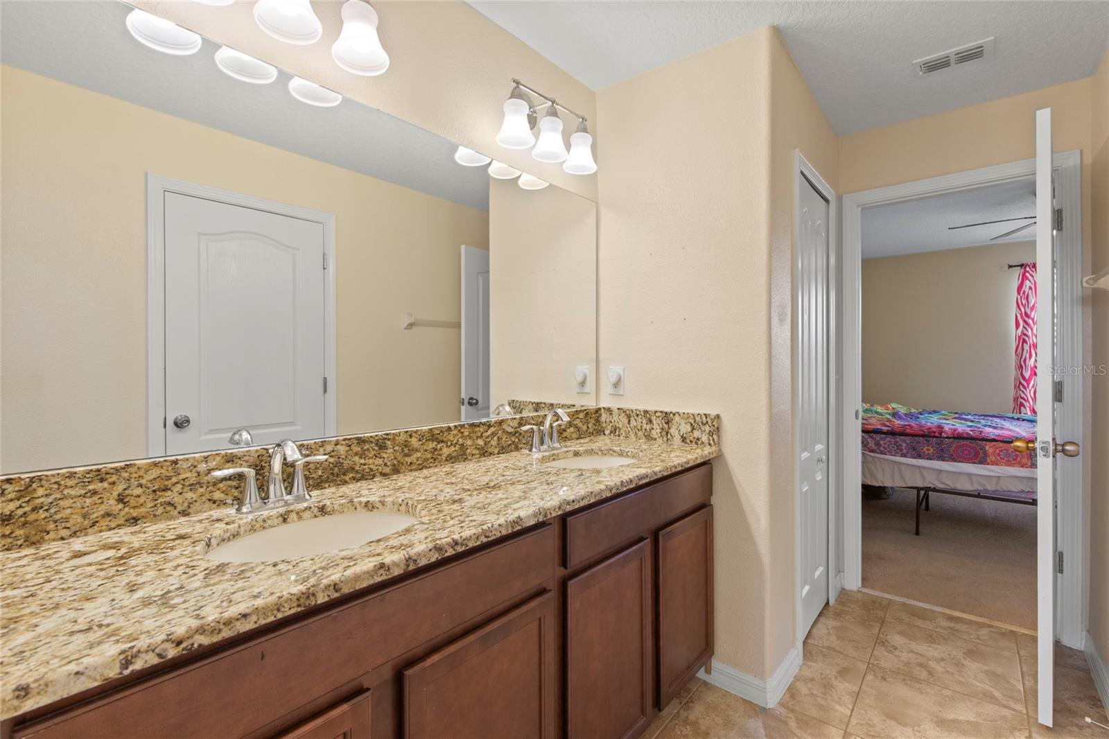 VISTA PALMS - Residential