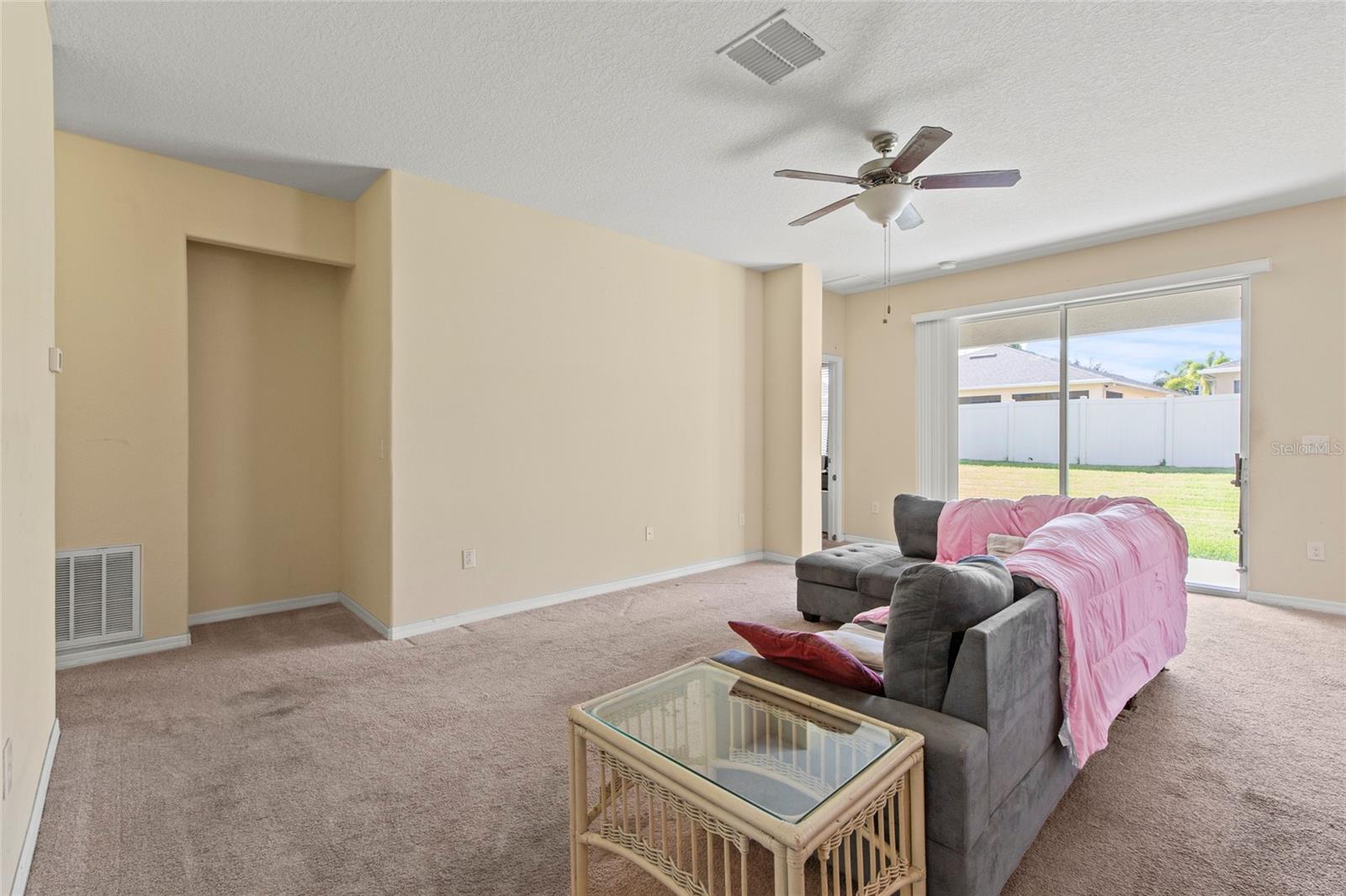 VISTA PALMS - Residential