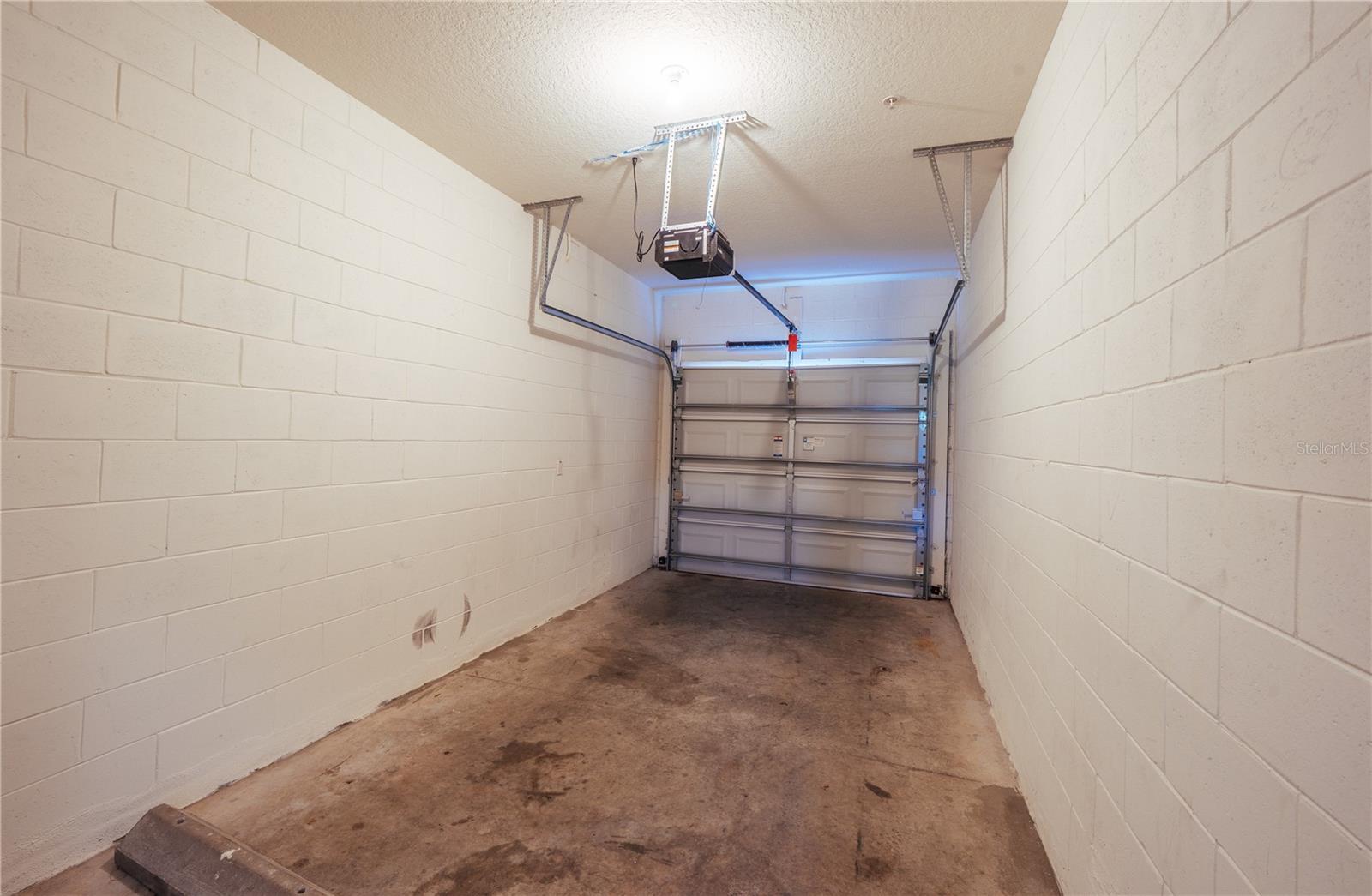 OAKWATER CONDO PH 2-6 - Residential Lease