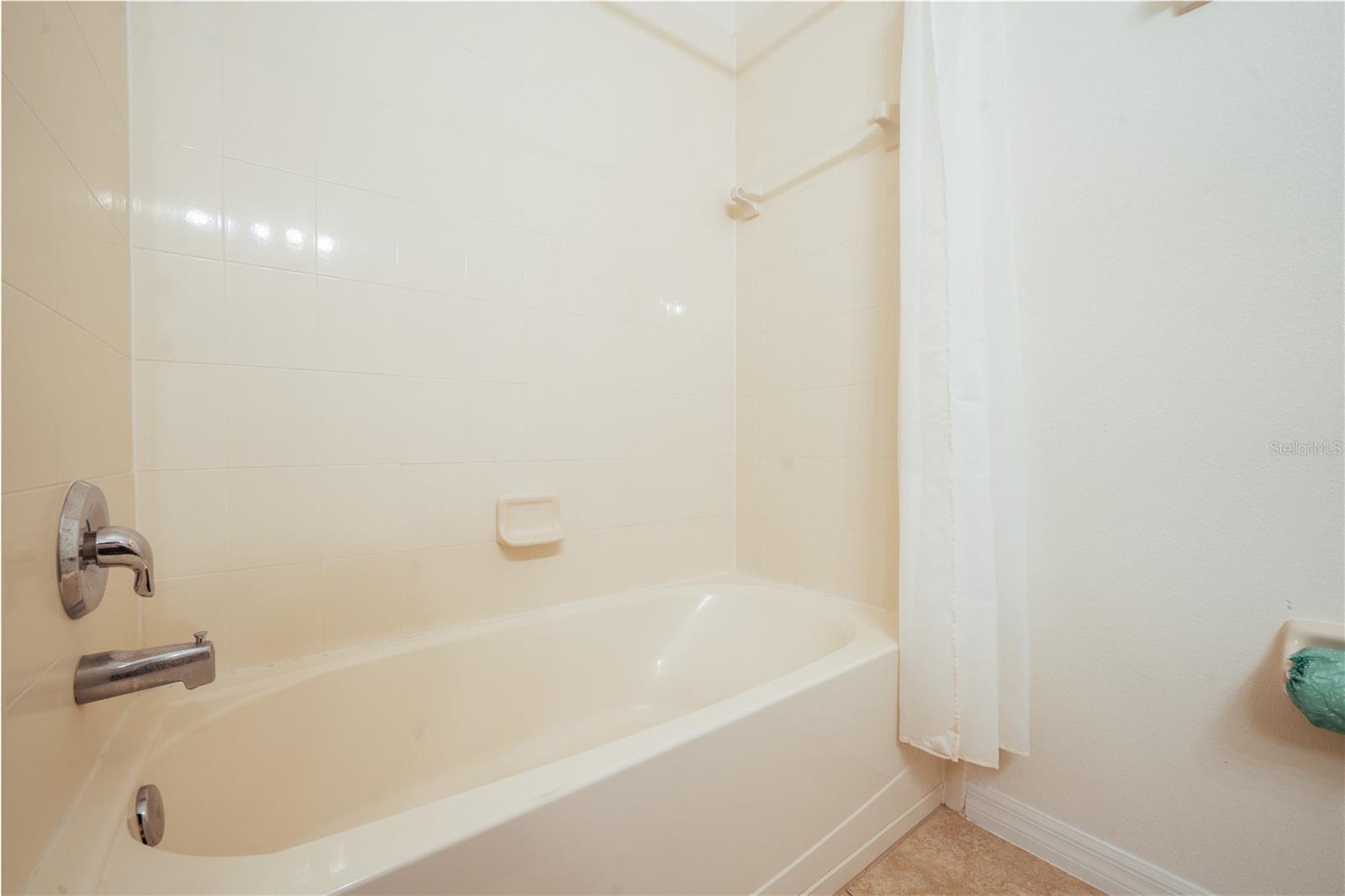 OAKWATER CONDO PH 2-6 - Residential Lease