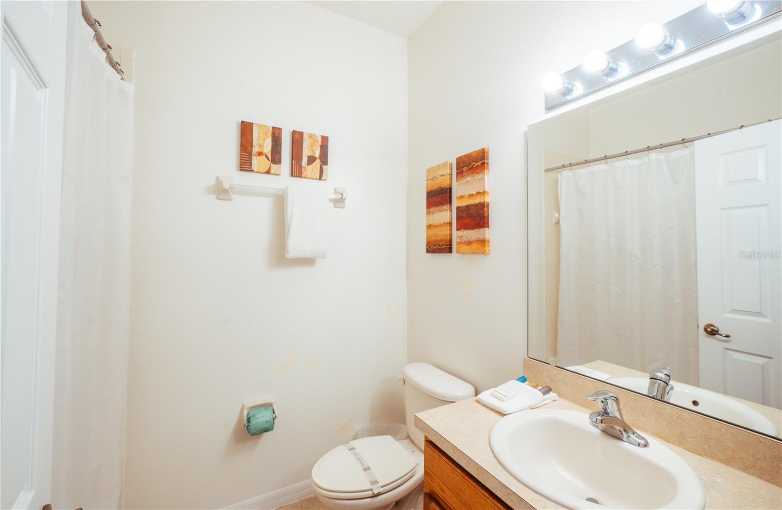 OAKWATER CONDO PH 2-6 - Residential Lease