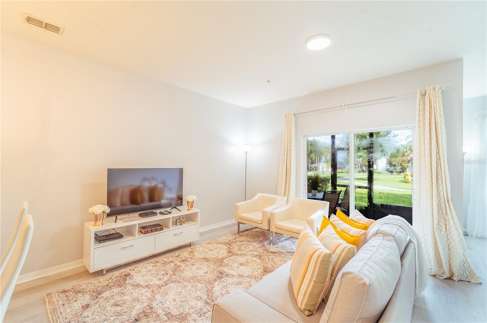 OAKWATER CONDO PH 2-6 - Residential Lease