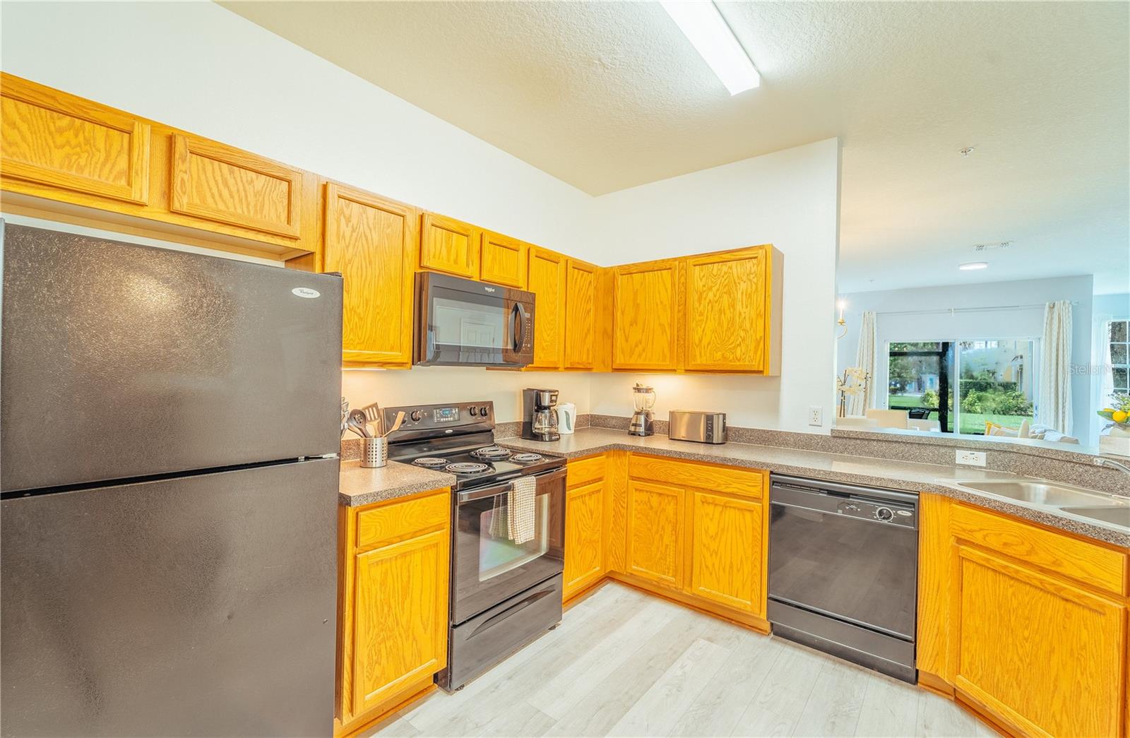 OAKWATER CONDO PH 2-6 - Residential Lease